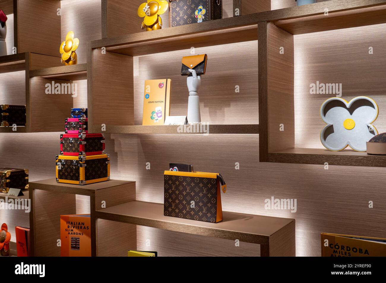 Le magasin temporaire Louis Vuitton a déménagé au 6 E. 57th équipé, 2024, New York City, USA Banque D'Images