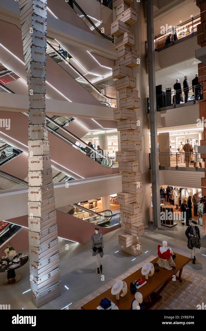 Le magasin temporaire Louis Vuitton a déménagé au 6 E. 57th équipé, 2024, New York City, USA Banque D'Images