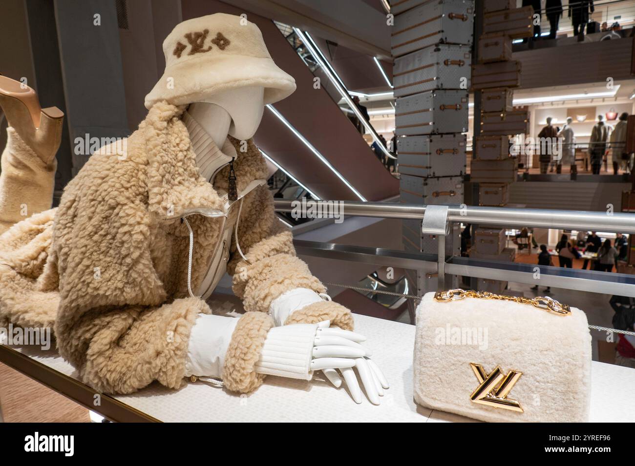 Le magasin temporaire Louis Vuitton a déménagé au 6 E. 57th équipé, 2024, New York City, USA Banque D'Images