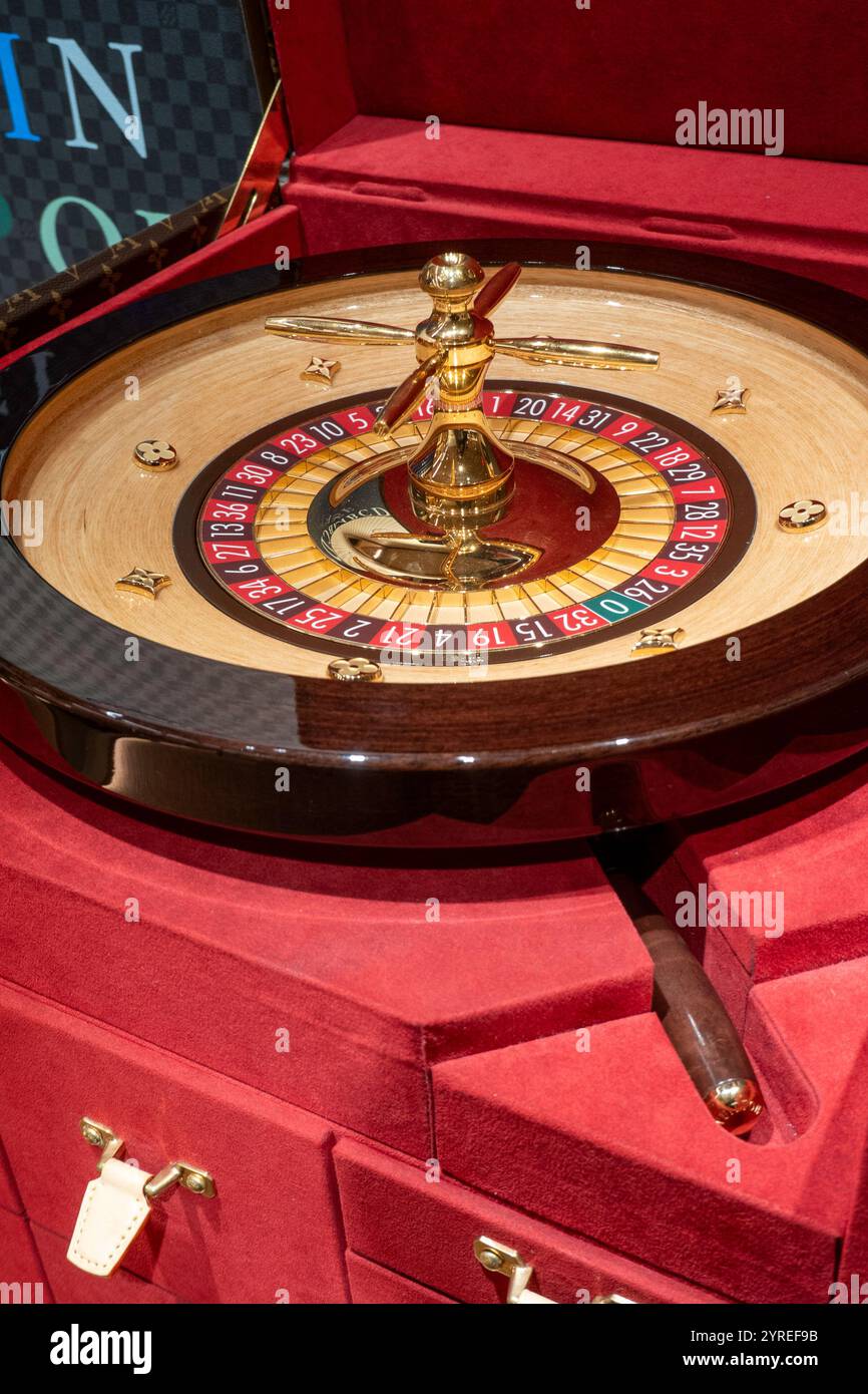 Le magasin temporaire Louis Vuitton a déménagé au 6 E. 57th équipé, 2024, New York City, USA Banque D'Images