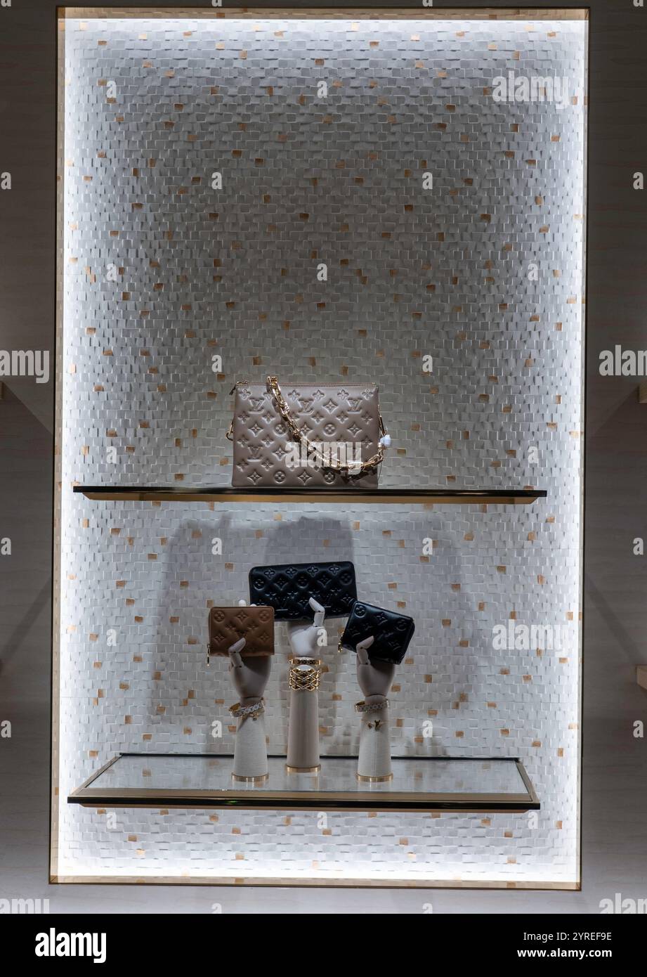 Le magasin temporaire Louis Vuitton a déménagé au 6 E. 57th équipé, 2024, New York City, USA Banque D'Images