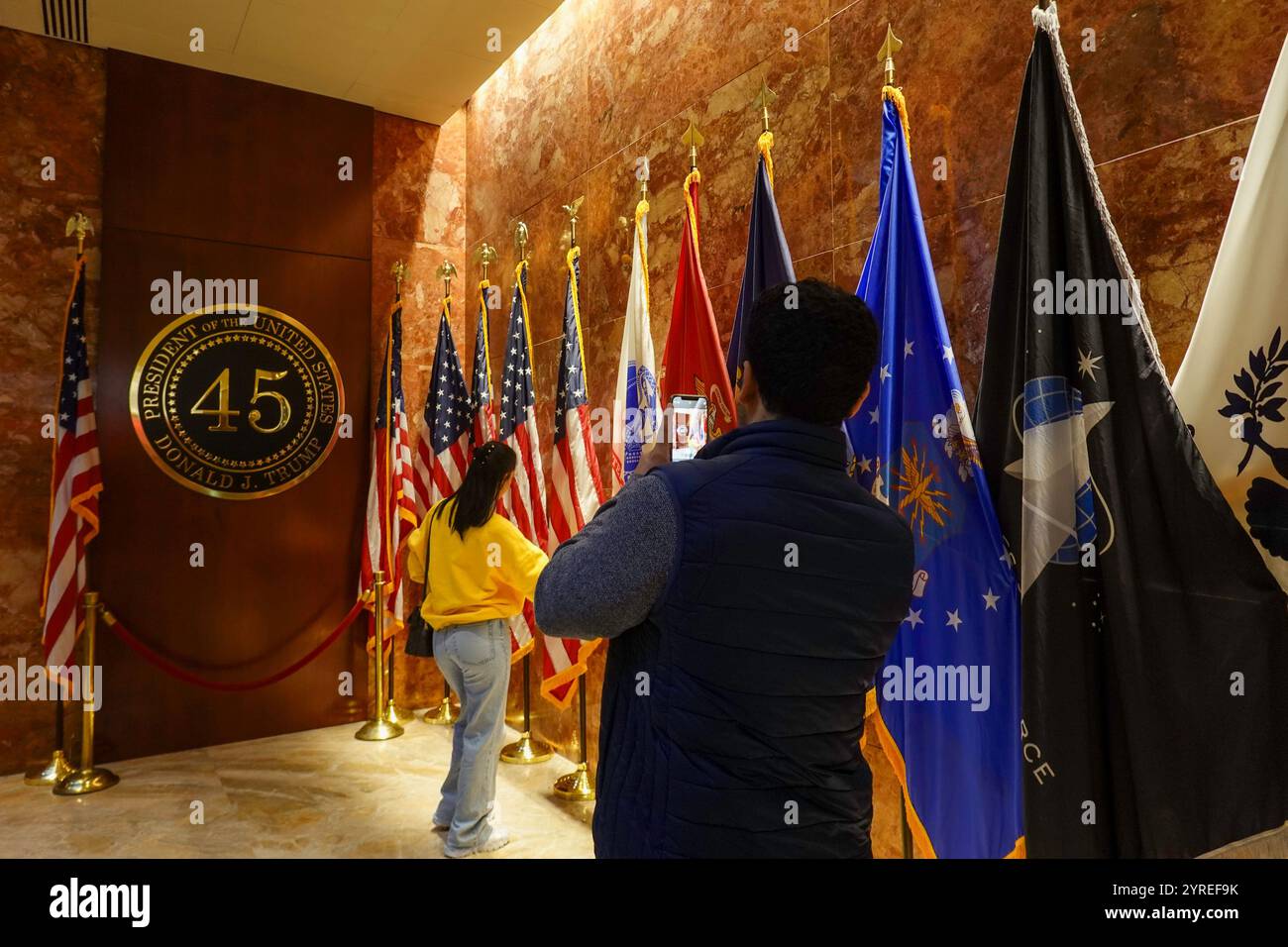 L'intérieur de la tour Trump comprend des restaurants et des boutiques, New York City, États-Unis, 2024 Banque D'Images