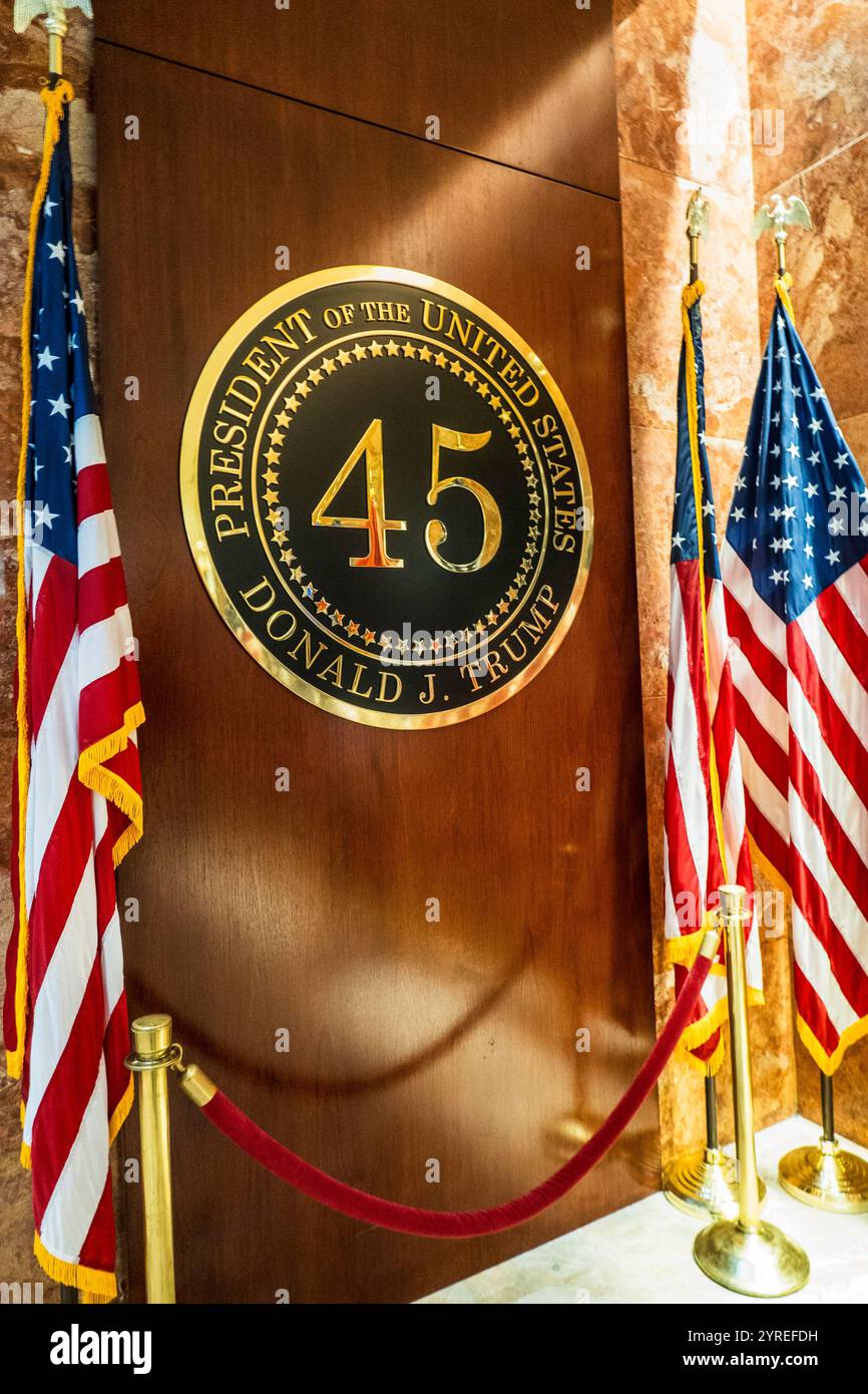 L'intérieur de la tour Trump comprend des restaurants et des boutiques, New York City, États-Unis, 2024 Banque D'Images