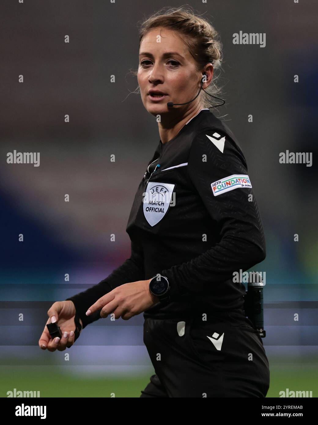 Nice, France. 3 décembre 2024. L'arbitre Ionela Alina Pesu de Roumanie regarde pendant le match amical international au stade Allianz Riviera, Nice. Le crédit photo devrait se lire : Jonathan Moscrop/Sportimage crédit : Sportimage Ltd/Alamy Live News Banque D'Images