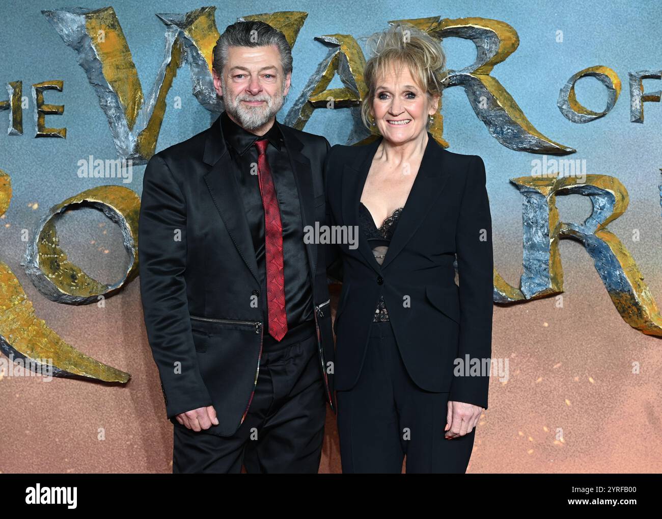 LONDRES, ROYAUME-UNI. 3 décembre 2024. Andy Serkis et Lorraine Ashbourne assistent à la première mondiale de « le Seigneur des anneaux : la guerre des Rohirrim » qui sortira au Royaume-Uni et en Irlande le 13 décembre 2024 par Warner Bros Photos à Odeon luxe Leicester Square, Londres, Royaume-Uni. (Photo de 李世惠/Voir Li/Picture Capital) crédit : Voir Li/Picture Capital/Alamy Live News Banque D'Images