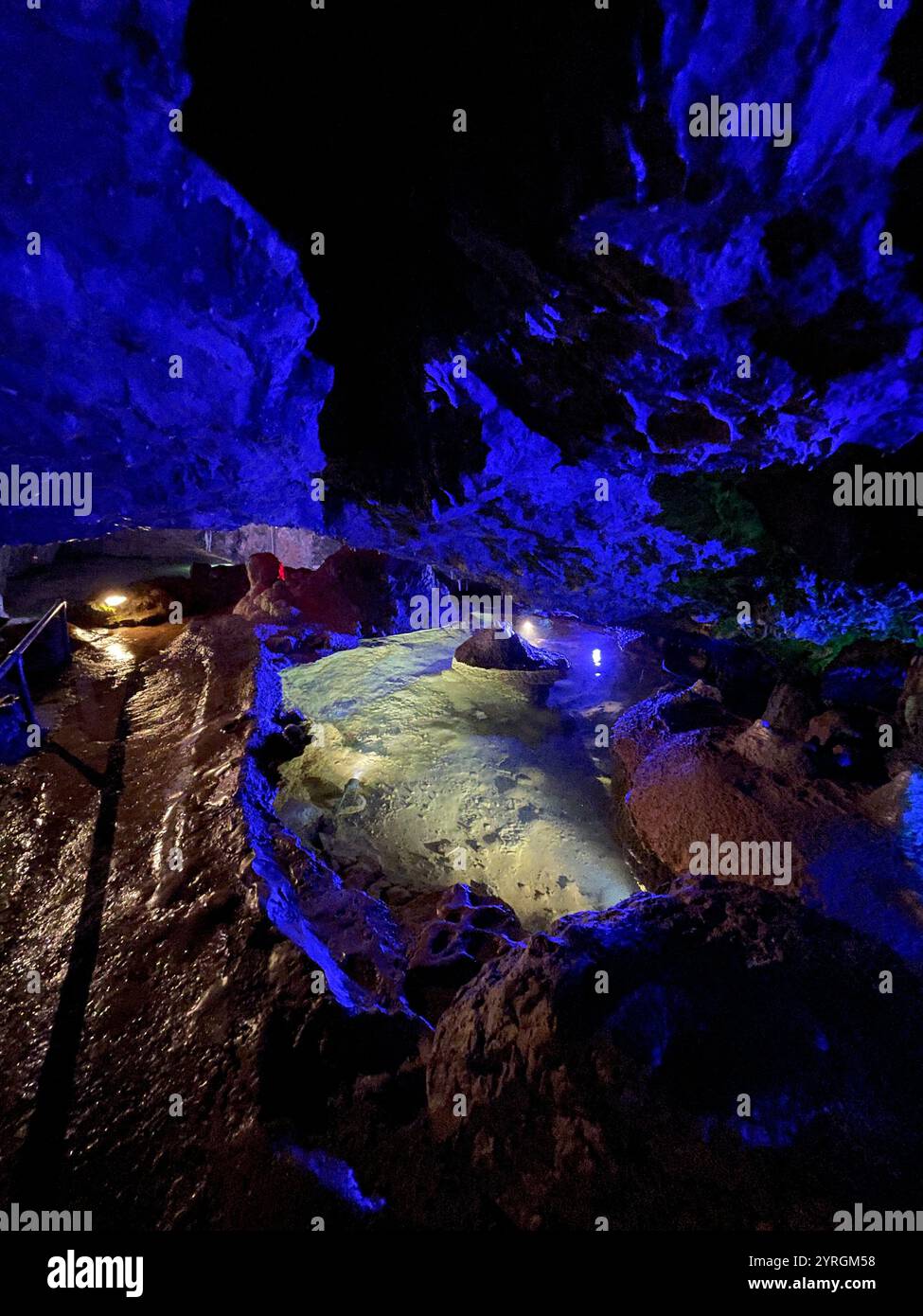 Système de grottes à l'attraction touristique Wookey Hole, Somerset, Royaume-Uni - Image de stock capturée avec un smartphone