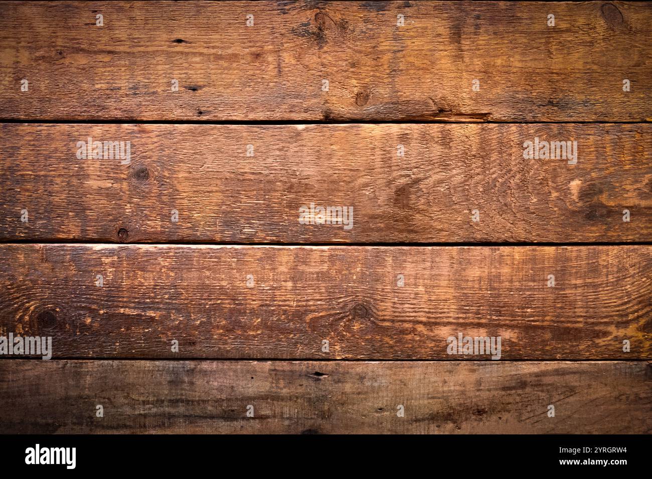 Texture de fond en bois brun mettant en évidence le grain du bois. Toile de fond rustique naturelle représentant une surface comprenant des lattes de bois d'œuvre. Banque D'Images