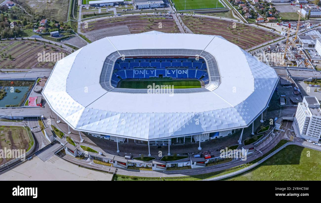 Une vue aérienne à couper le souffle du stade Groupama à Lyon, en France, mettant en valeur son architecture moderne et son design impeccable. Une destination sportive de premier ordre Banque D'Images