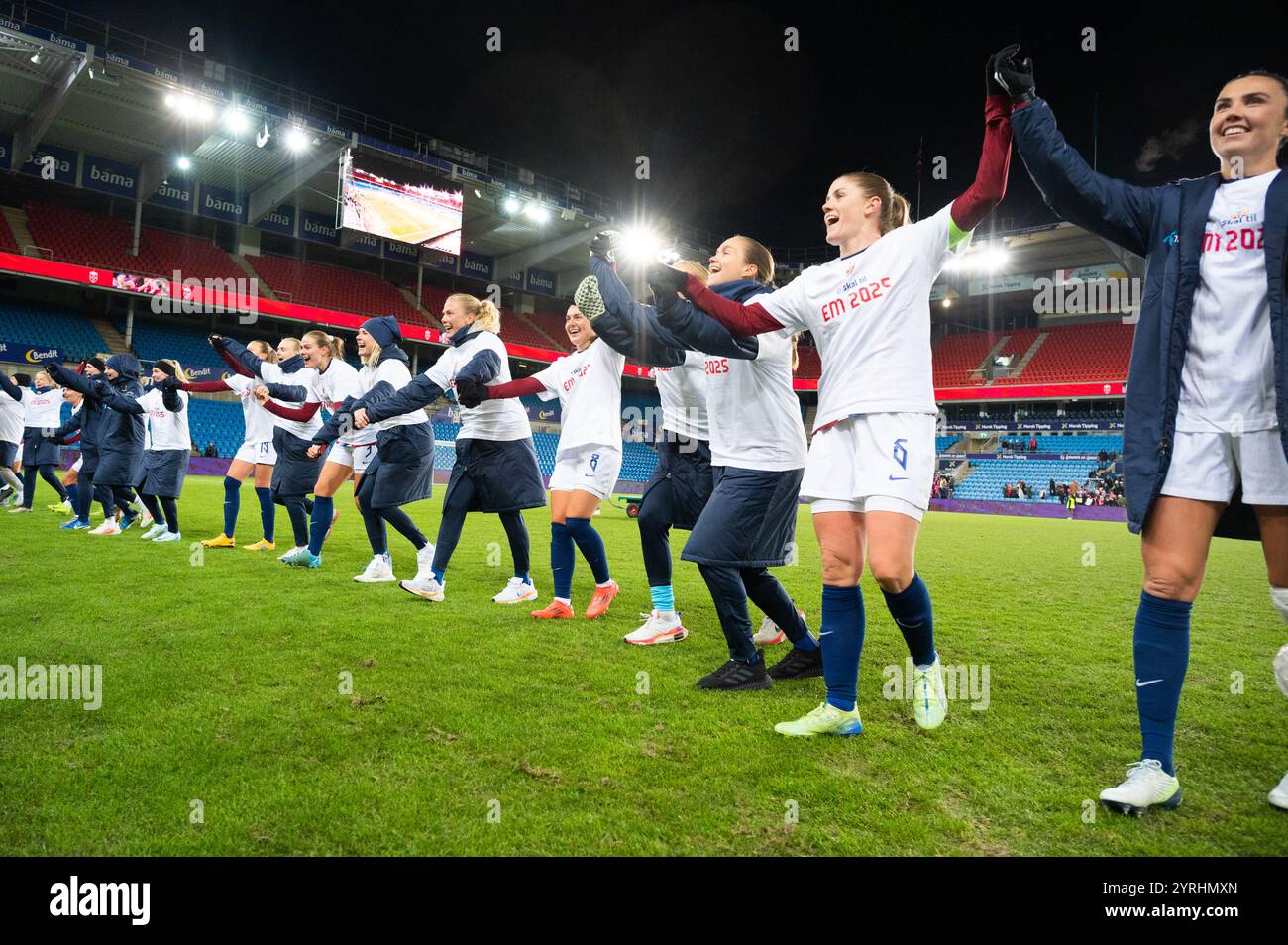 Oslo, Norvège. 03 décembre 2024. Les joueurs de Norvège vus en fête après avoir remporté le match de play-off de l'UEFA EURO entre la Norvège et l'Irlande du Nord au stade Ullevaal à Oslo. La Norvège s'est qualifiée pour l'UEFA Women's EURO 2025. Crédit : Gonzales photo/Alamy Live News Banque D'Images