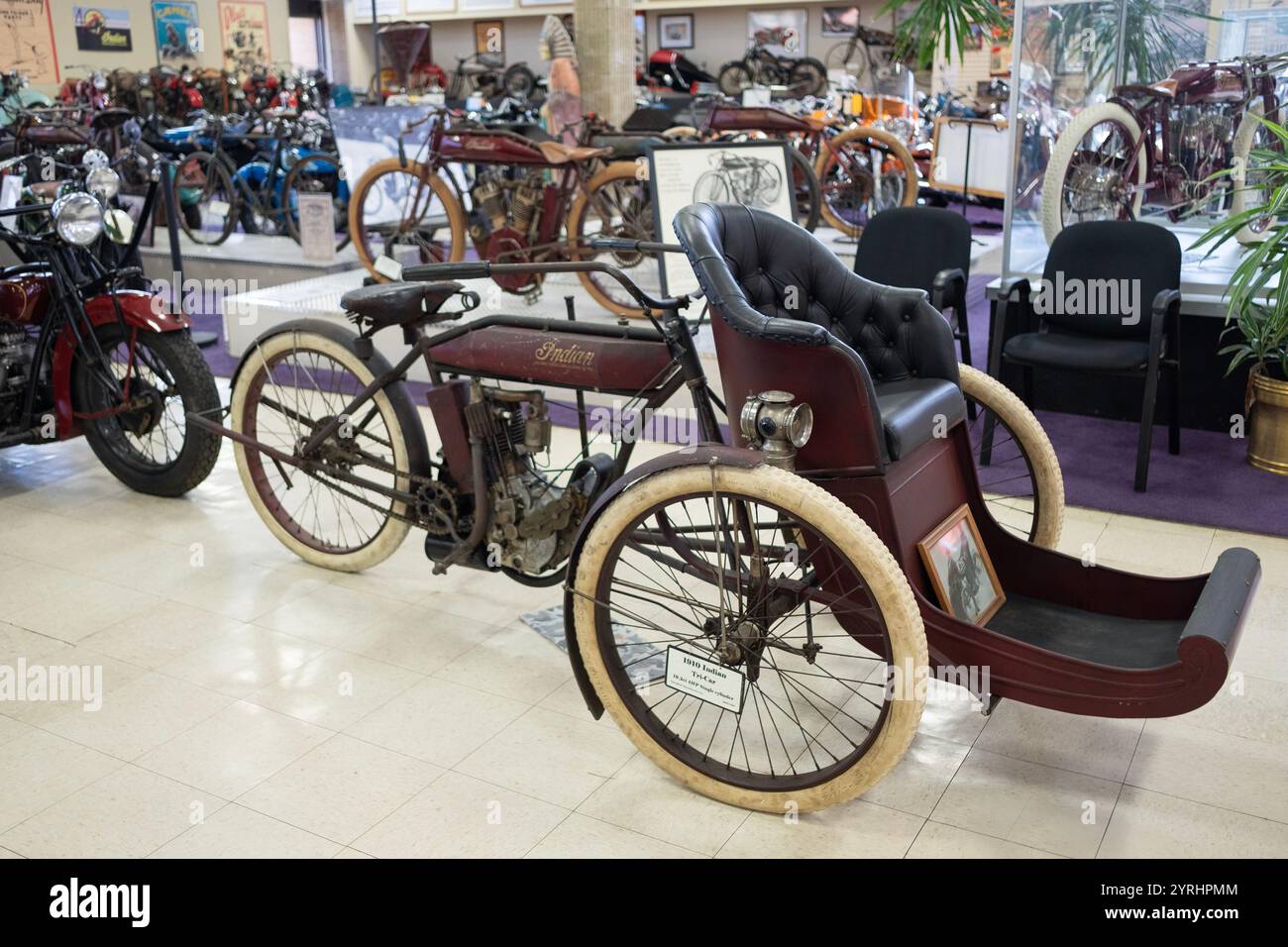 Une moto 3 roues indienne de 1910 à trois voitures fabriquée à Springfield, ma. Et exposé au Motorcycle Museum de Newburgh, New York. Banque D'Images