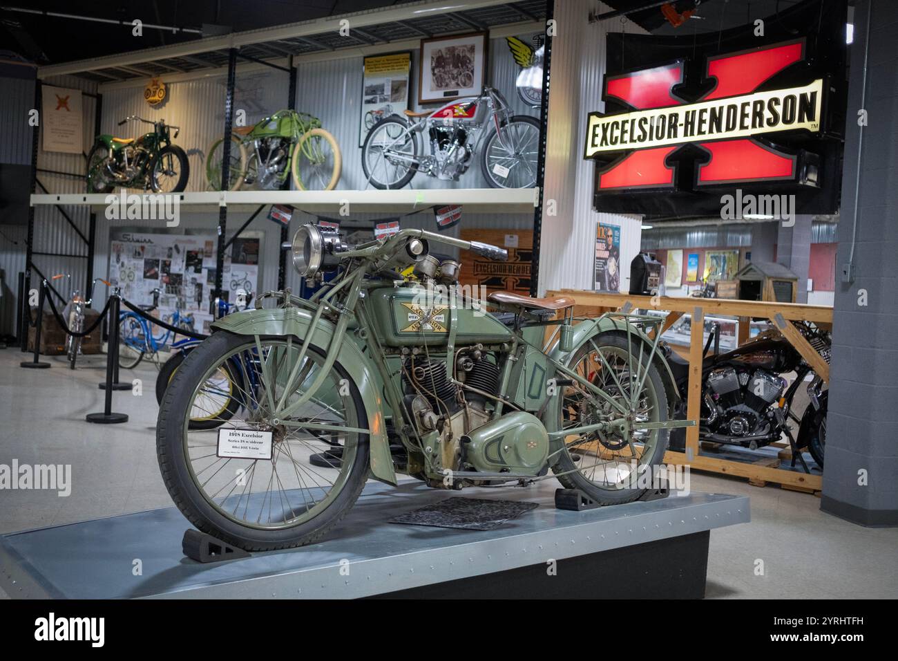 Un Excelsior 18 Series 18 de 1919 avec side-car exposé au musée Motorcyclepedia de Newburgh, New York. Il a été utilisé dans WW I. Banque D'Images