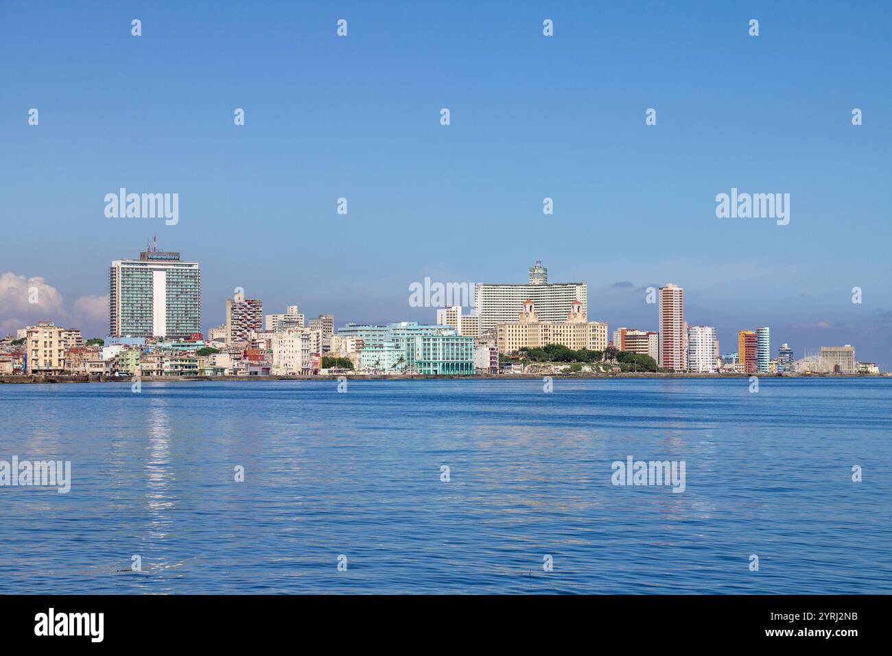 Vue des bâtiments historiques de la bahia de la Habana, Hôtel Nacional, Habana libre et Edificio Focsa, la Habana, la Havane, Cuba Banque D'Images