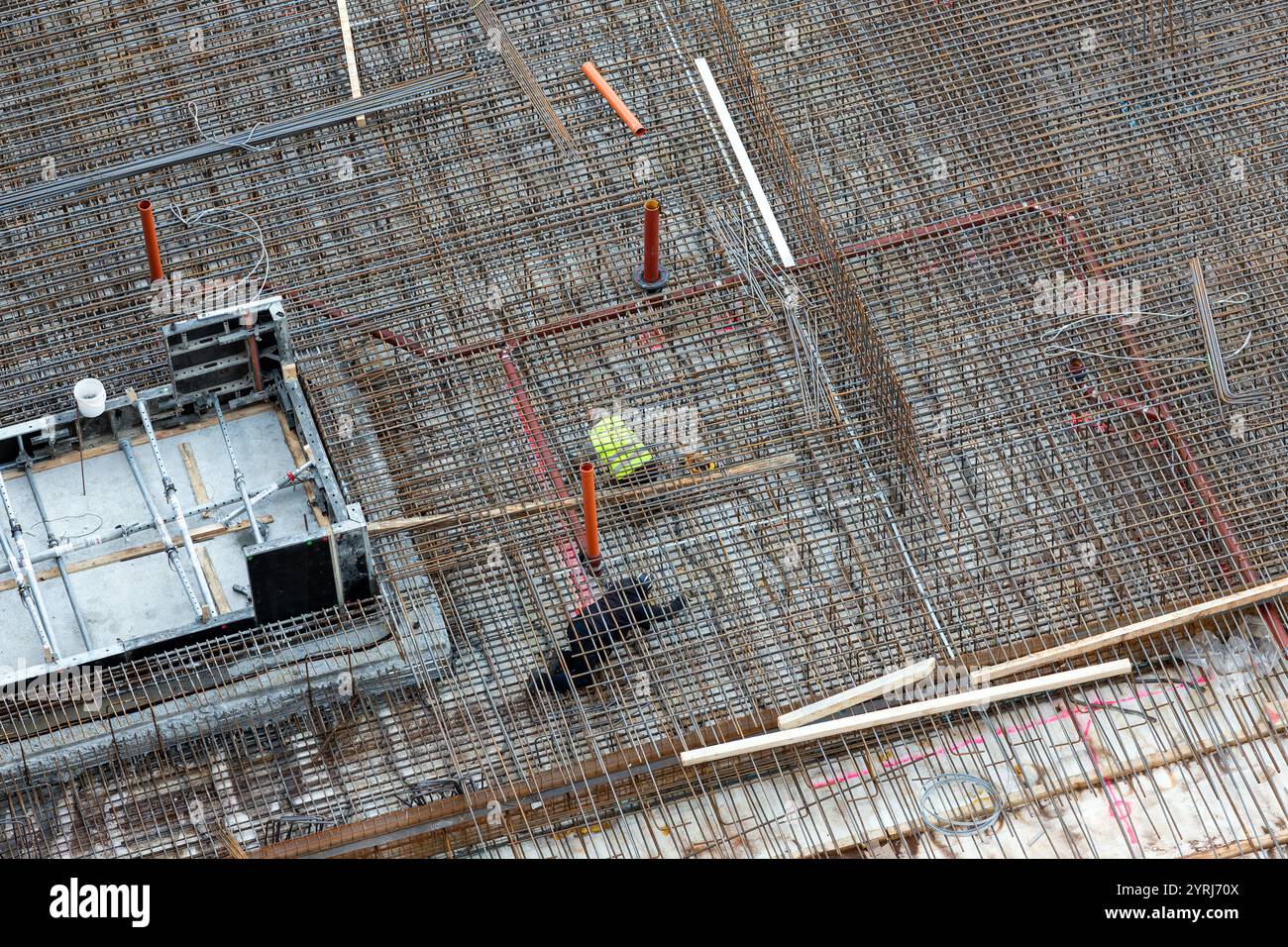 Renforcement de la dalle de plancher sur un grand chantier de construction Banque D'Images