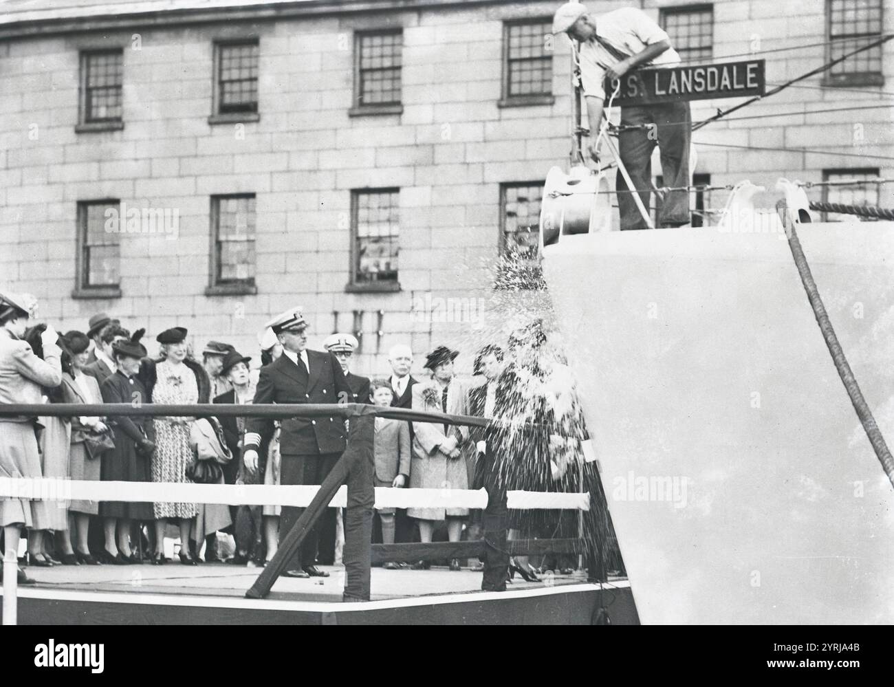 Navy Yard Boston. 17 septembre 1940. Baptiser U.S.S. LANSDALE Banque D'Images
