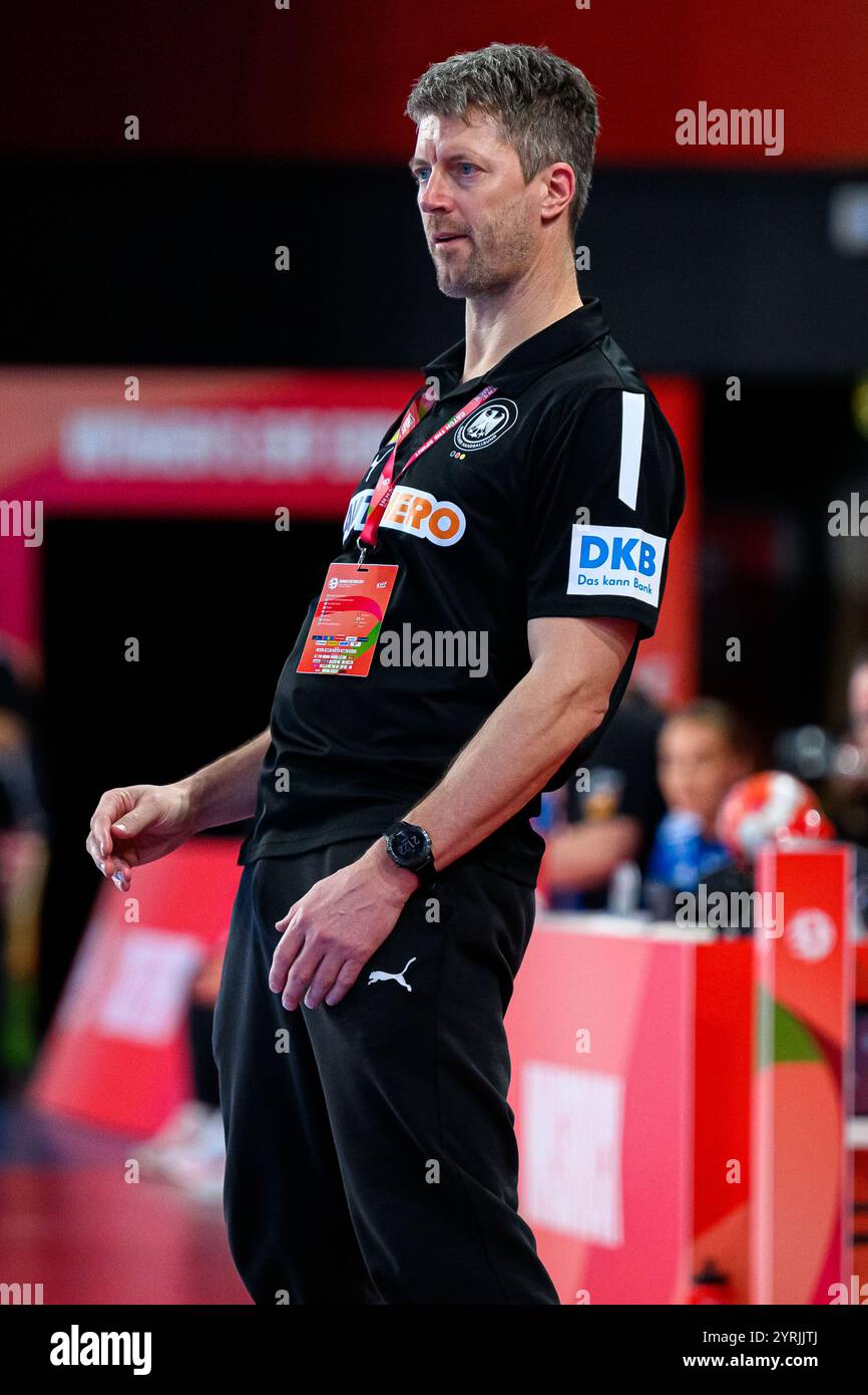 Innsbruck, Autriche. 03 décembre 2024. Handball, femmes : Championnat d'Europe, Islande - Allemagne, tour préliminaire, Groupe F, Hall olympique. L'entraîneur national Markus Gaugisch. Crédit : Marco Wolf/dpa/Alamy Live News Banque D'Images