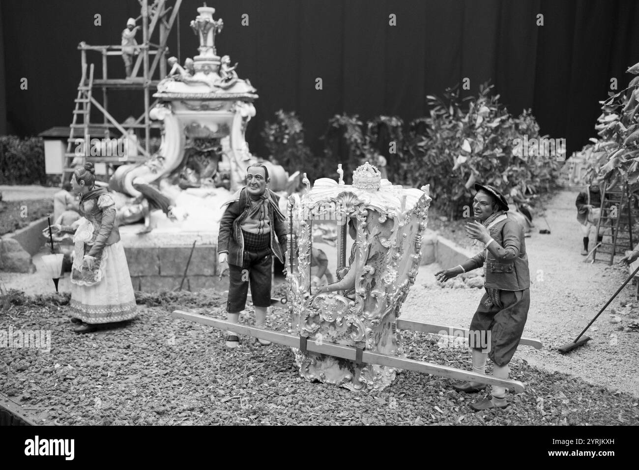 Plusieurs figures de la scène napolitaine de la Nativité du Prince du 18e siècle sont exposées lors de leur présentation, au Palais Royal, sur Decembe Banque D'Images