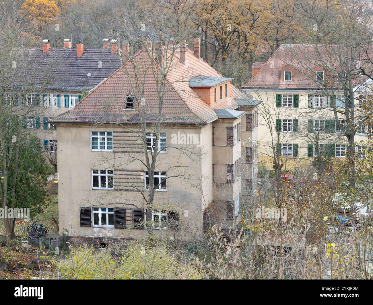 Immeuble résidentiel dans la Bischofswerder Strasse (rue) à Dresde. La maison a été construite vers 1930. L'extérieur n'a pas été rénové. Banque D'Images