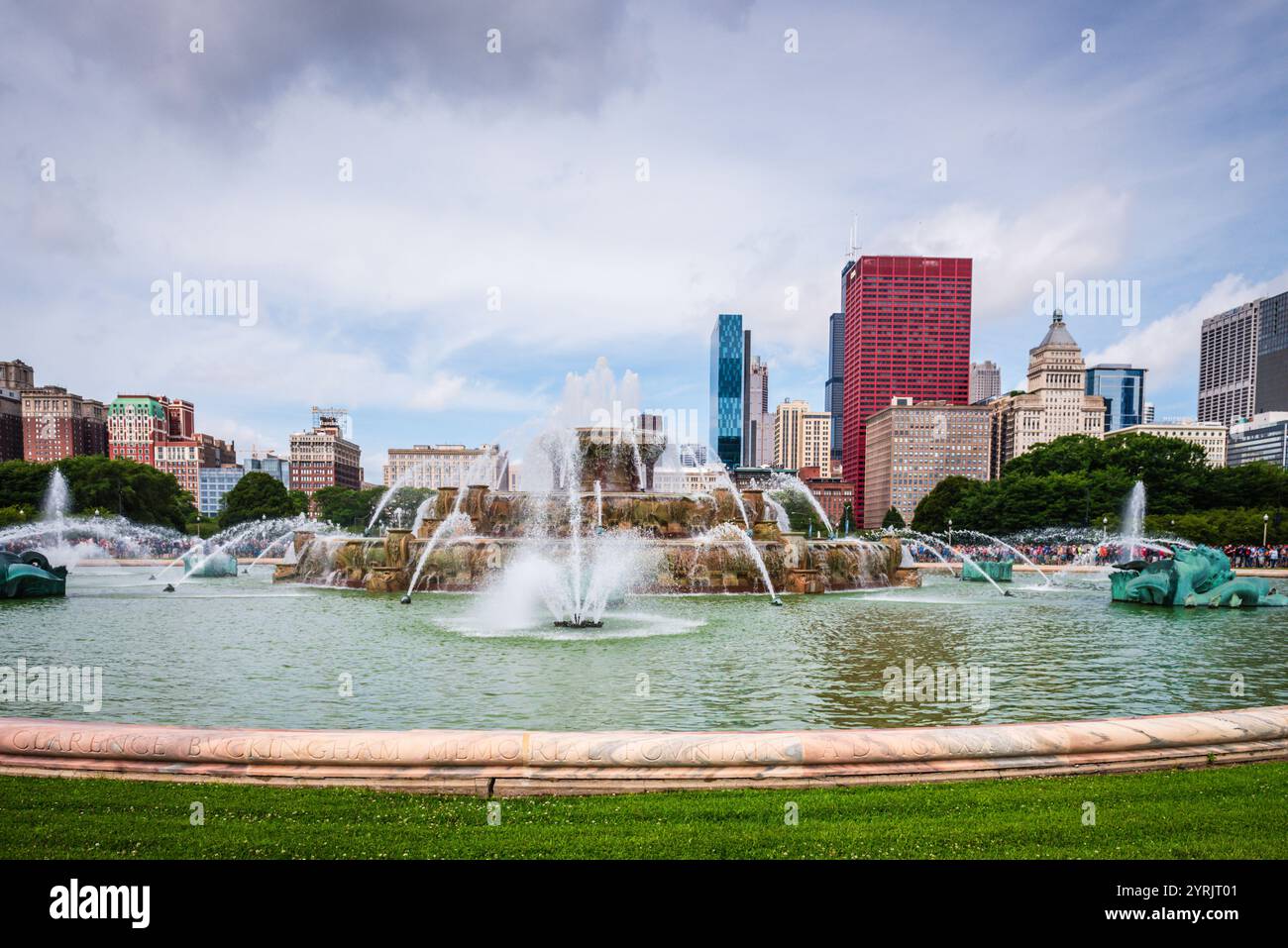 Chicago, il États-Unis - 22 juillet 2017 : Buckingham Fountain dans Grant Park est l'une des plus grandes fontaines du monde. Banque D'Images