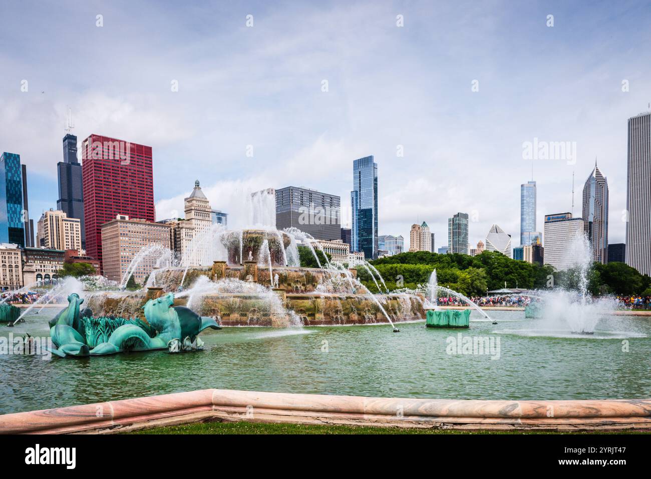 Chicago, il États-Unis - 22 juillet 2017 : Buckingham Fountain dans Grant Park est l'une des plus grandes fontaines du monde. Banque D'Images
