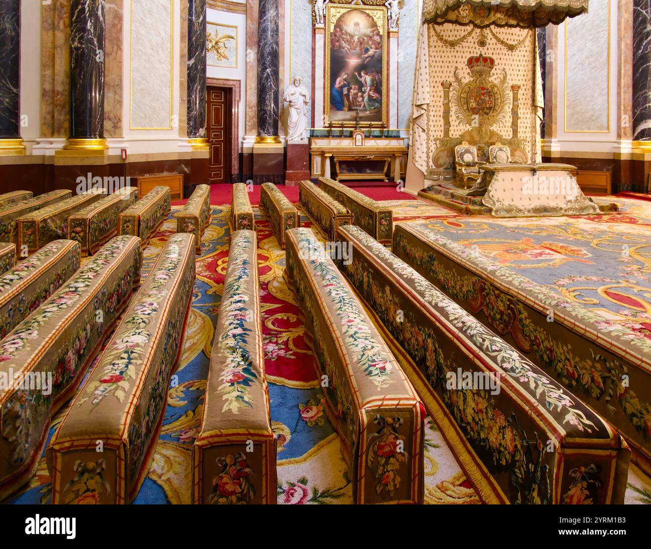 Intérieur de la Chapelle Royale conçu par les architectes Giovanni Battista Sacchetti et Ventura Rodríguez Tizón à l'intérieur du Palais Royal Madrid Espagne Banque D'Images