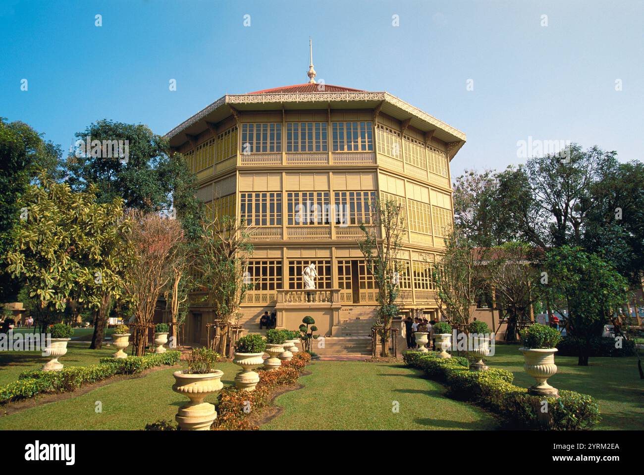 Vimanmek Mansion, le plus grand bâtiment en teck du monde. Dusit Palace. Bangkok. Thaïlande Banque D'Images
