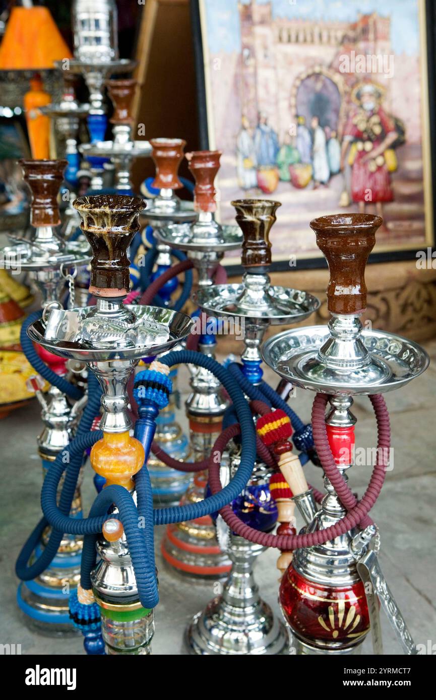 Maroc-Casablanca : quartier Habous / Nouvelle (Nouvelle) Médina construite par les Français dans les conduites d'eau marocaines souvenirs-Sheesha de 1930 Banque D'Images