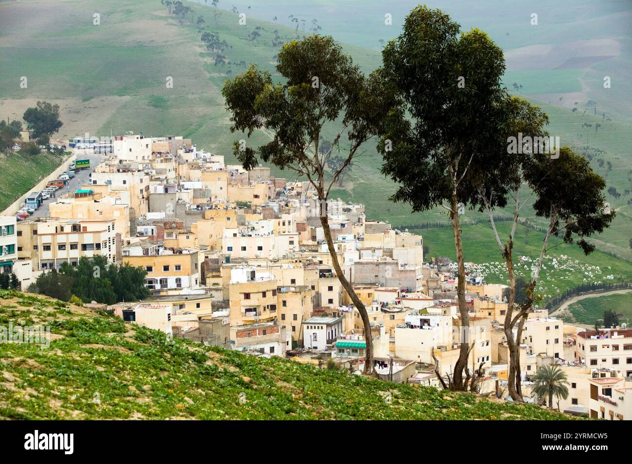 Maroc-Moulay Yacoub (région de Fès) : vue sur la ville thermale qui abrite les célèbres sources thermales Banque D'Images