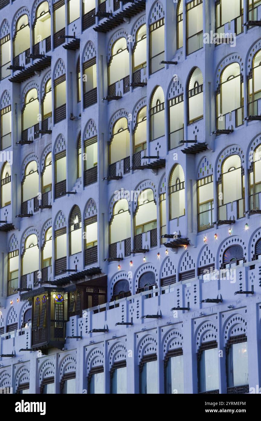 KOWEÏT-Koweït ville : architecture traditionnelle de l'extérieur de l'hôtel Ghani Palace / aube Banque D'Images