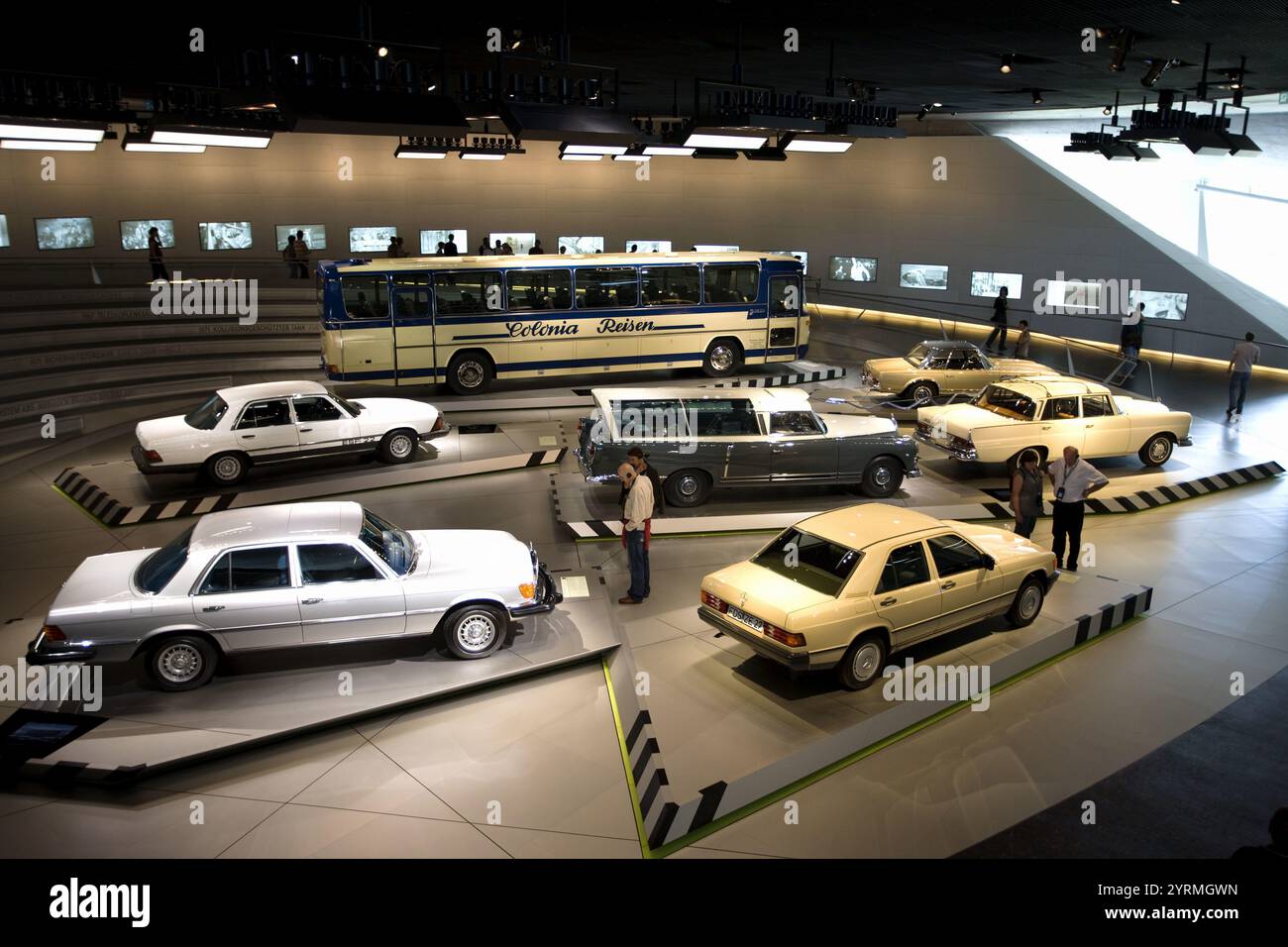 Voitures Mercedes des années 1980, Musée Mercedes Benz, Stuttgart, Bade-Wurtemberg, Allemagne Banque D'Images