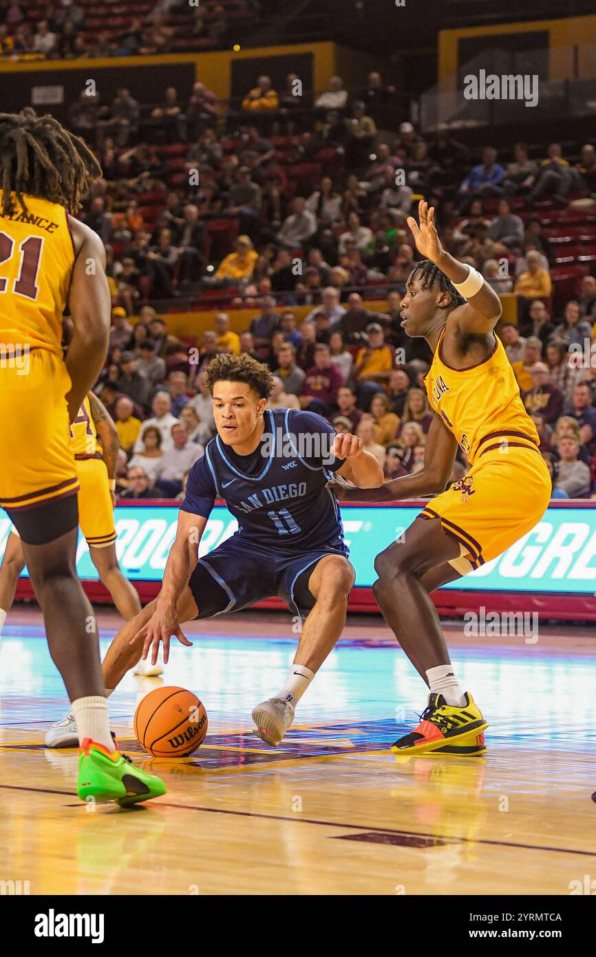 Le garde des Toreros de San Diego, Deven Dahlke (11 ans), se dirige vers le panier dans la deuxième moitié du match de basket-ball de la NCAA contre les Sun Devils de l'Arizona Banque D'Images