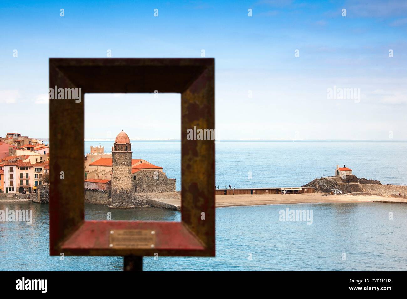 France, Languedoc-Roussillon, Pyrennes-Orientales, Département de la Côte Vermeille, Collioure, le fauvisme Trail, Eglise Notre Dame des Anges vu par Banque D'Images