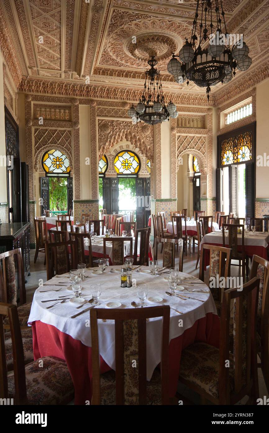 Cuba, Cienfuegos, Cienfuegos Province, Punta Gorda, Palacio de Valle, ancien hôtel particulier du baron de sucre, de l'intérieur mauresque Banque D'Images