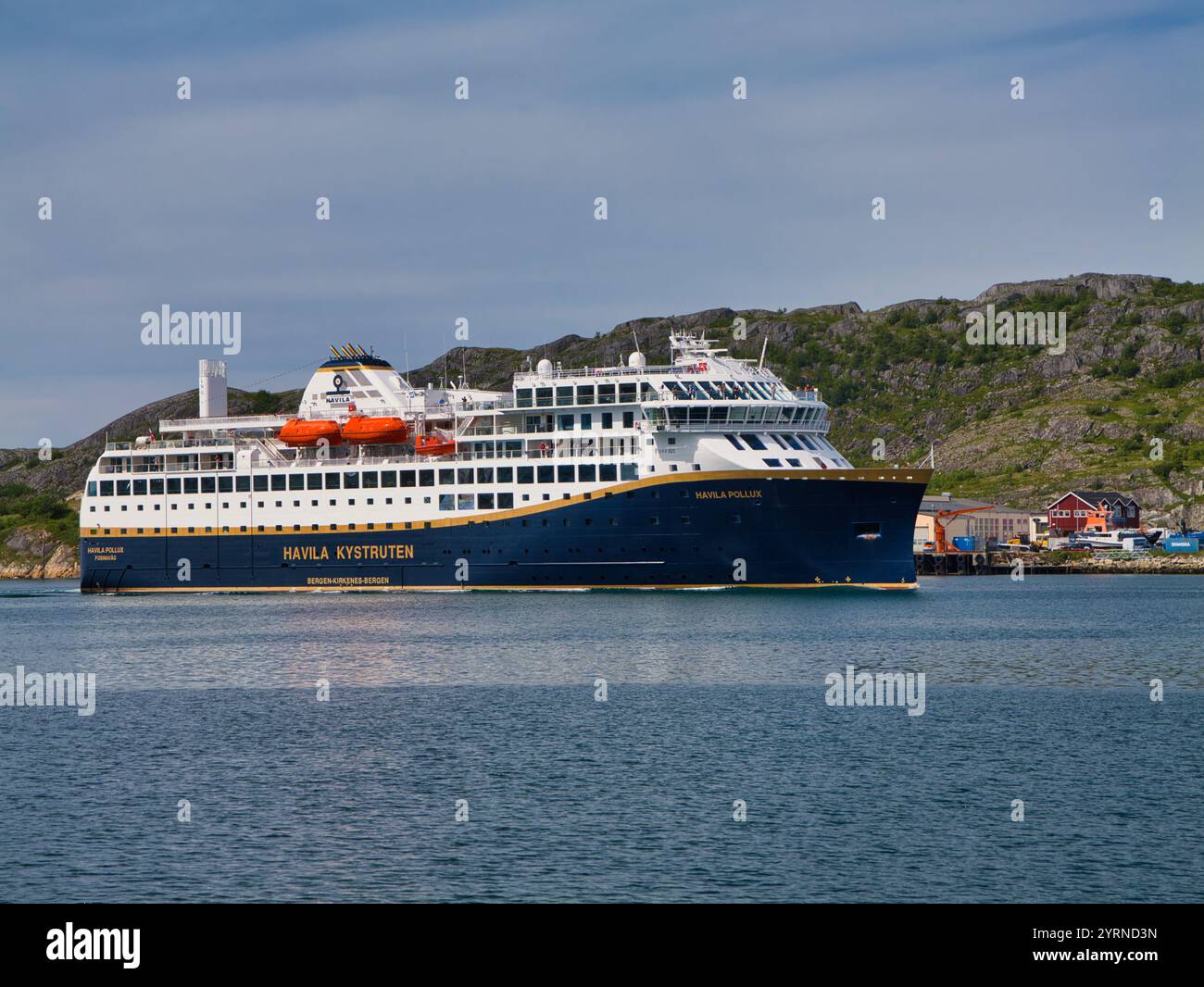 Bodo, Norvège - 18 juin 2024 : le Havila Pollux, un navire de croisière côtier hybride fonctionnant au GNL et alimenté par batterie en Norvège. Prise à Bodo en Norvège. Banque D'Images