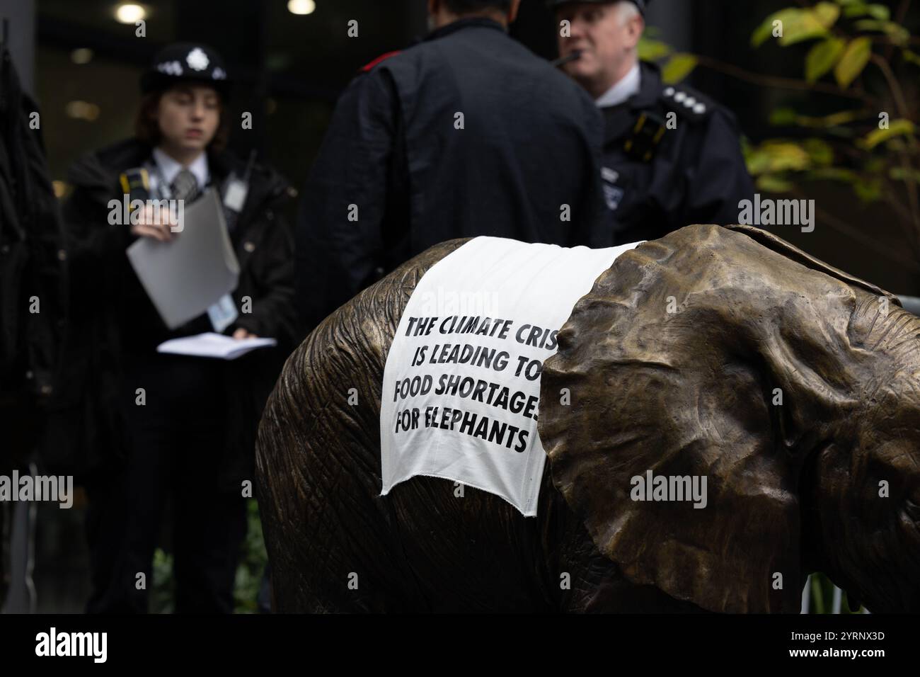Manifestation contre la rébellion d'extinction à A&O Shearman, Londres, 04/12/24 Banque D'Images