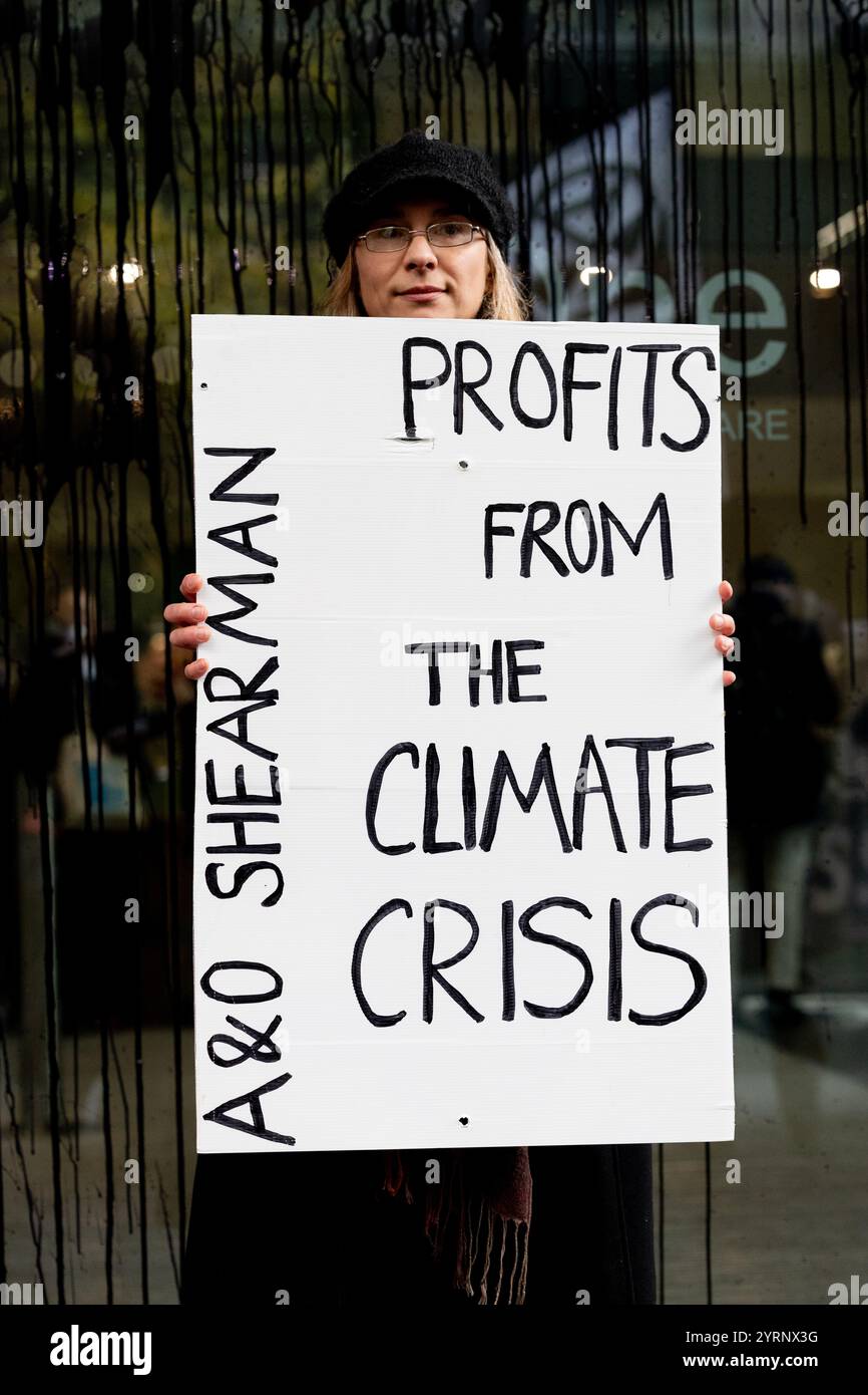 Manifestation contre la rébellion d'extinction à A&O Shearman, Londres, 04/12/24 Banque D'Images