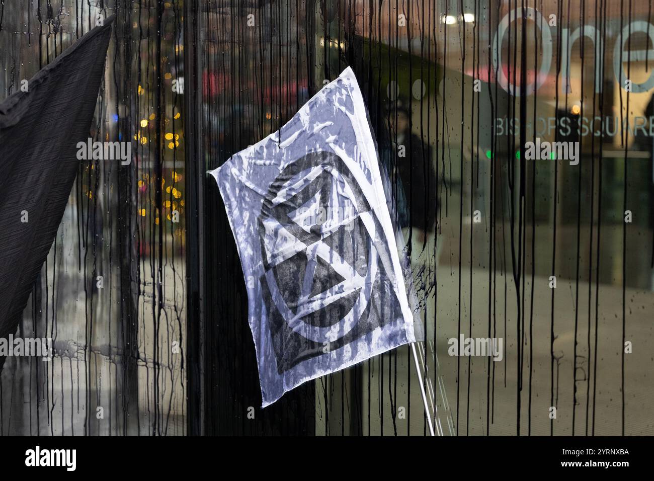 Manifestation contre la rébellion d'extinction à A&O Shearman, Londres, 04/12/24 Banque D'Images