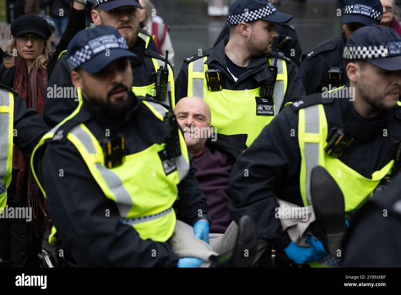 Manifestation contre la rébellion d'extinction à A&O Shearman, Londres, 04/12/24 Banque D'Images
