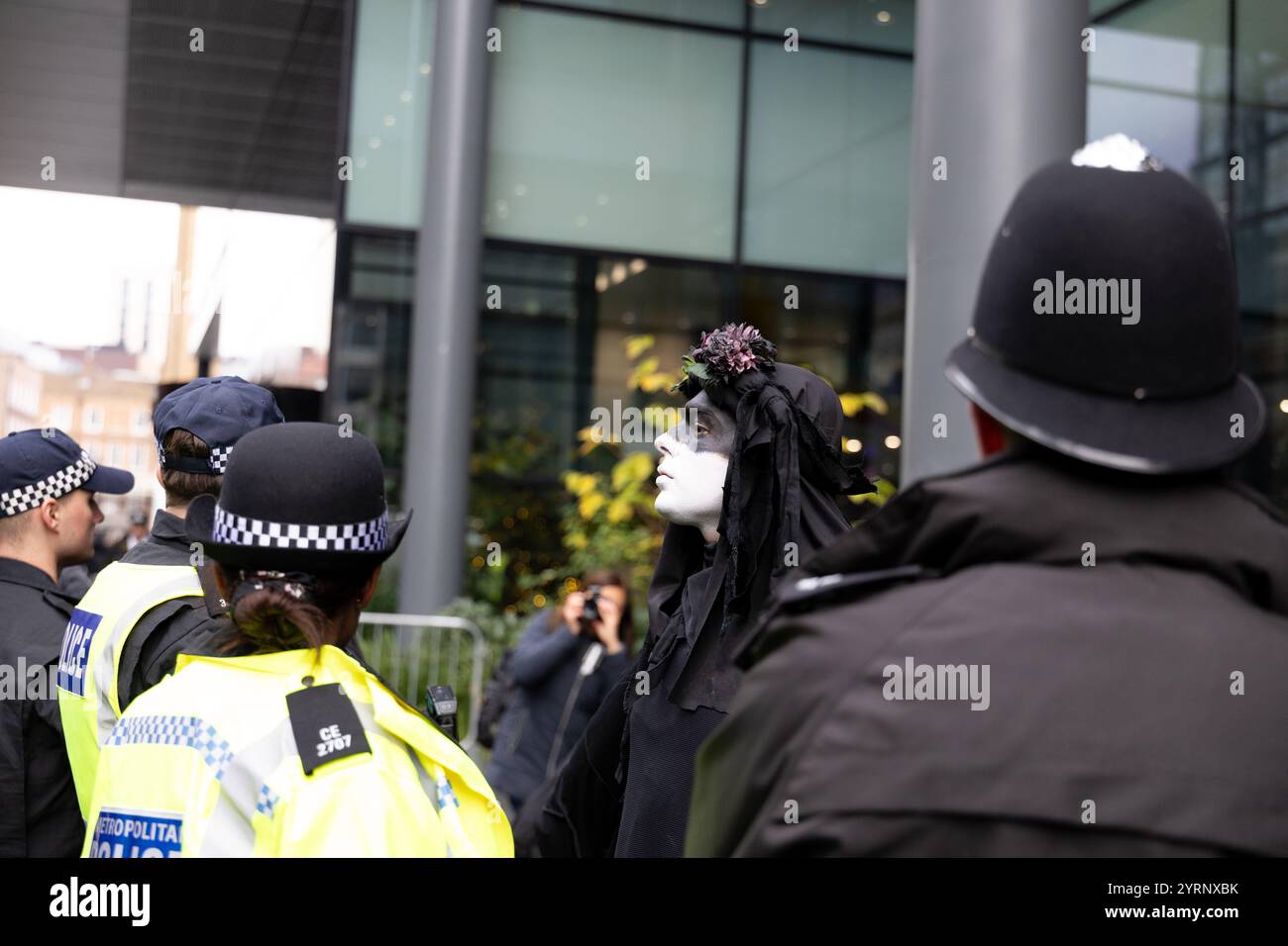 Manifestation contre la rébellion d'extinction à A&O Shearman, Londres, 04/12/24 Banque D'Images