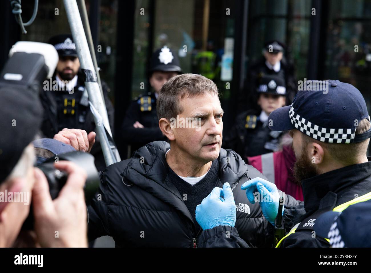 Manifestation contre la rébellion d'extinction à A&O Shearman, Londres, 04/12/24 Banque D'Images