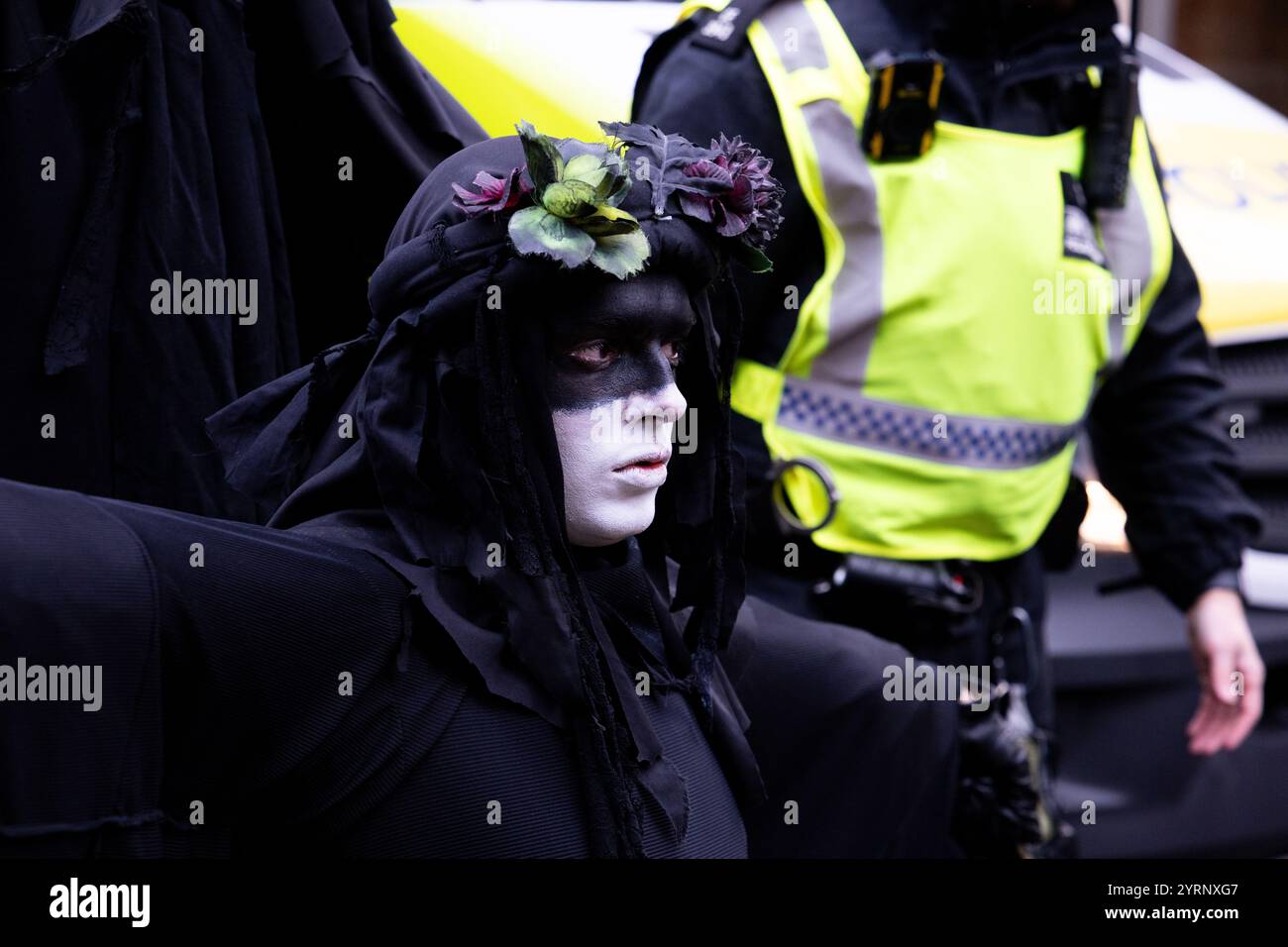 Manifestation contre la rébellion d'extinction à A&O Shearman, Londres, 04/12/24 Banque D'Images