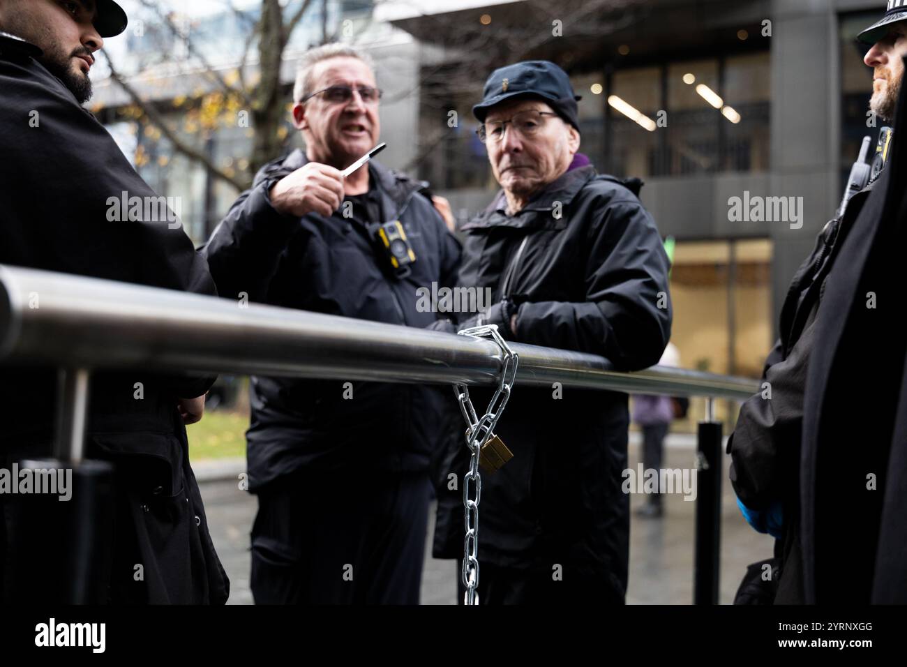 Manifestation contre la rébellion d'extinction à A&O Shearman, Londres, 04/12/24 Banque D'Images