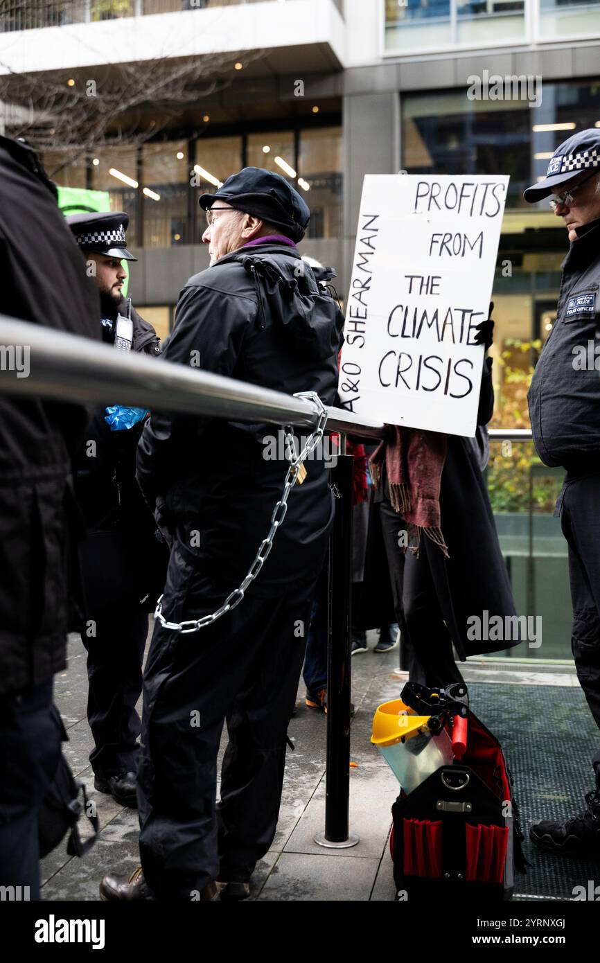 Manifestation contre la rébellion d'extinction à A&O Shearman, Londres, 04/12/24 Banque D'Images