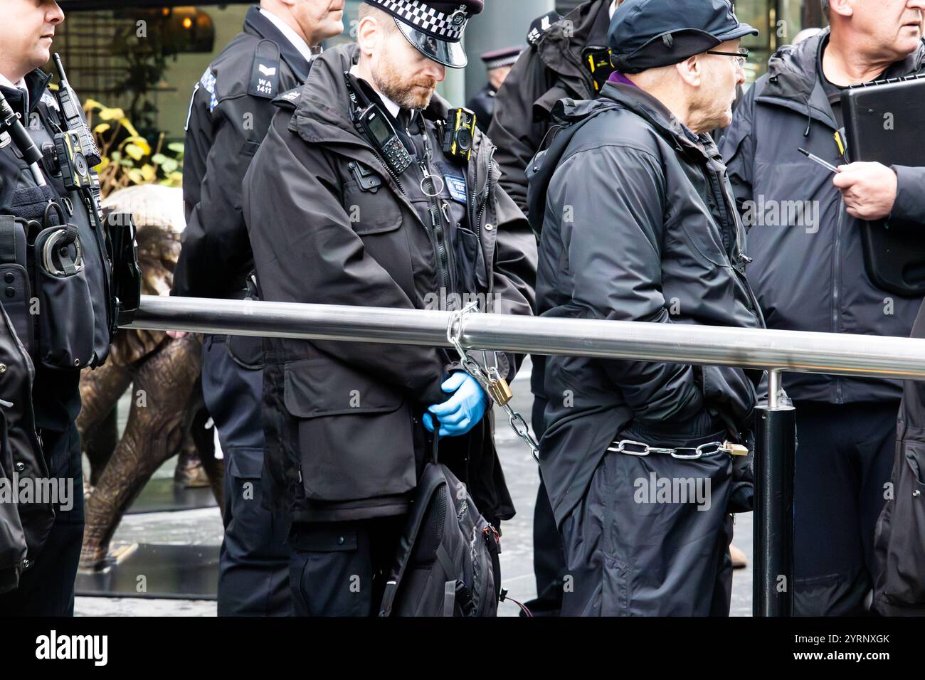 Manifestation contre la rébellion d'extinction à A&O Shearman, Londres, 04/12/24 Banque D'Images