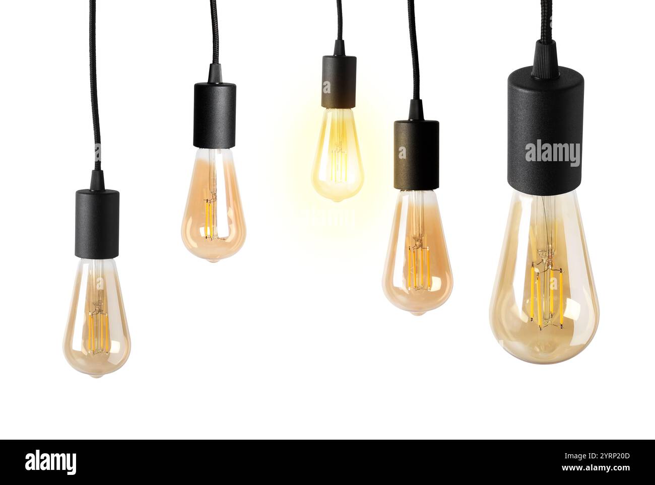 Une ampoule lumineuse incandescente parmi d'autres sur fond blanc Banque D'Images