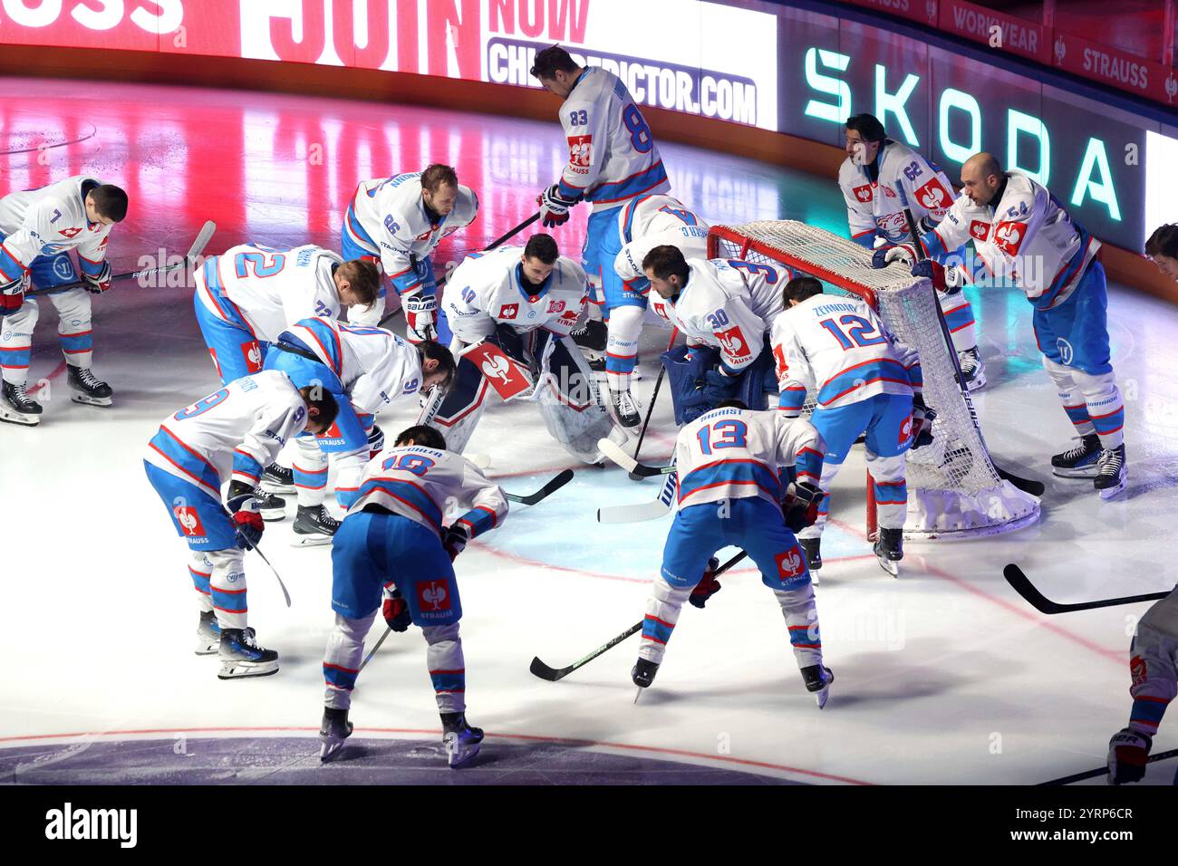 Berlin, Deutschland. 04th Dec, 2024. 04.12.2024, Uber-Arena, Berlin, DEU, CHL, Eisbaeren v. ZSC Lions, im Bild Lions-Spielerkreis Foto : Juergen Engler/nordphoto GmbH/dpa/Alamy Live News Banque D'Images