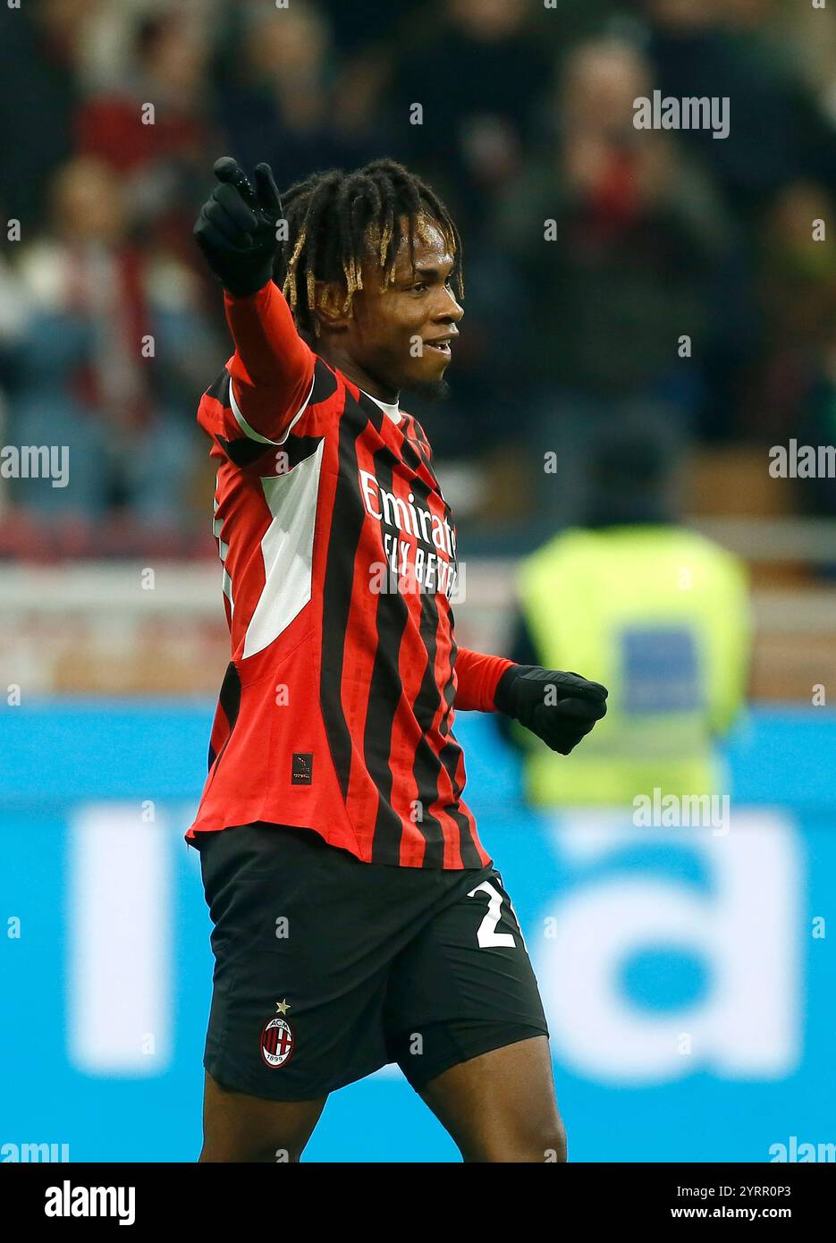 MILAN, ITALIE - 3 DÉCEMBRE : Samuel Chukwueze de l'AC Milan célèbre après avoir marqué le troisième but de son équipe, lors du match Coppa Italia entre l'AC Milan et l'US Sassuolo au Stadio Giuseppe Meazza le 3 décembre 2024 à Milan, Italie. (Photo de MB Media) Banque D'Images