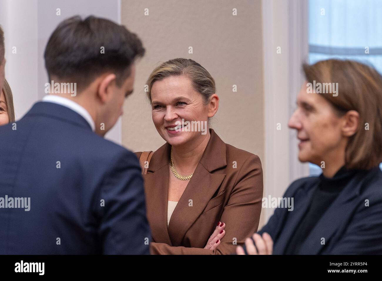 Varsovie, Pologne. 3 décembre 2024. Barbara Nowacka, ministre de l'éducation, est photographiée avant une réunion du cabinet avec le premier ministre polonais Donald Tusk et la secrétaire générale du Conseil de l'Union européenne (UE) Therese Blanchet (pas en vue). Une réunion a eu lieu entre la secrétaire générale du Conseil de l'Union européenne, Thérèse Blanchet, et des membres du gouvernement polonais. La discussion a porté sur les préparatifs de la présidence polonaise de six mois du Conseil de l'UE, qui doit commencer le 1er janvier 2025. Le premier ministre Donald Tusk a présenté les priorités et les défis clés pour ce mandat, Banque D'Images