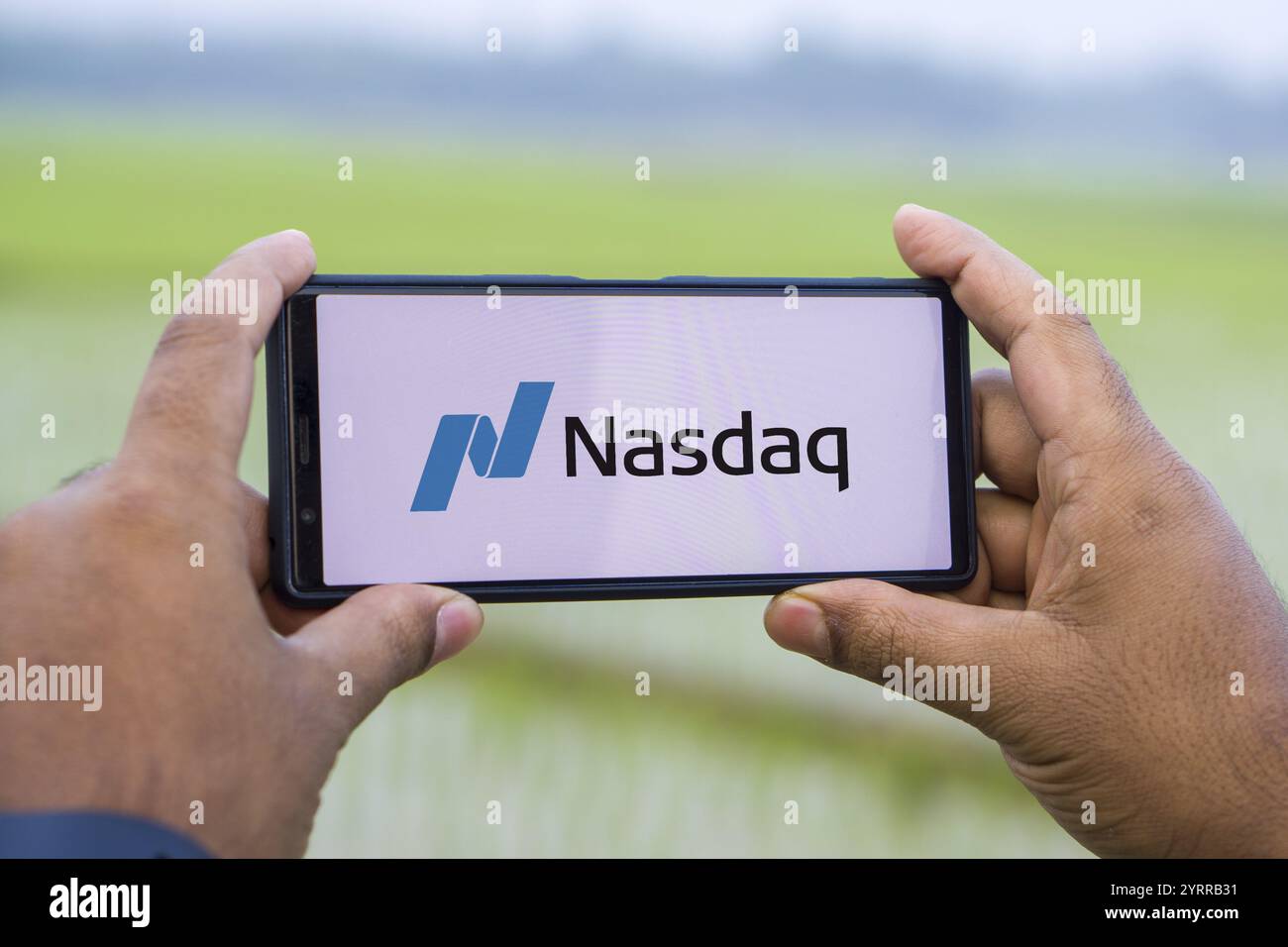 Dhaka, Bangladesh 20 nov. 2024:logo Nasdaq sur smartphone. Banque D'Images