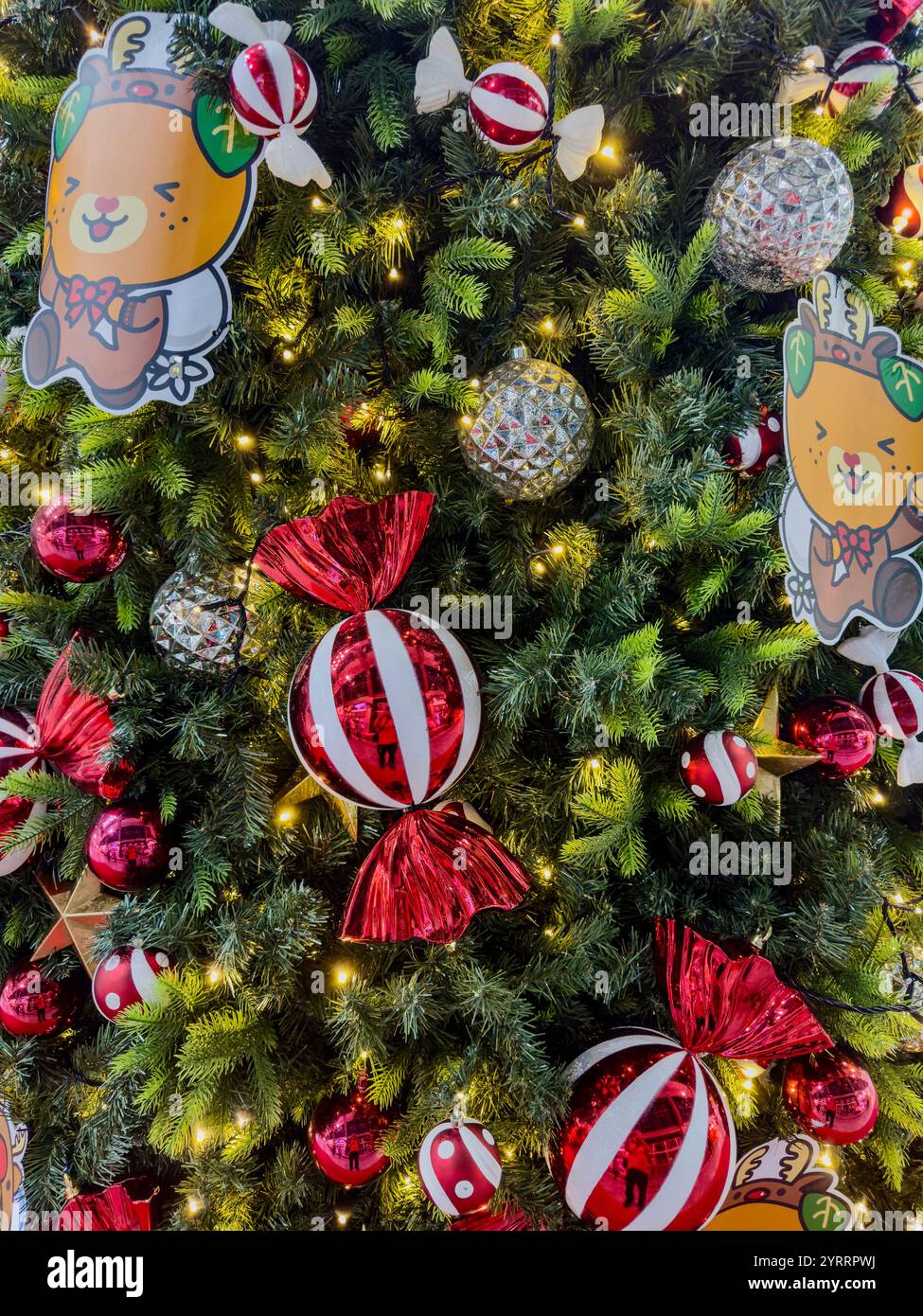 Décorations rouges pour sapin de noël Banque D'Images