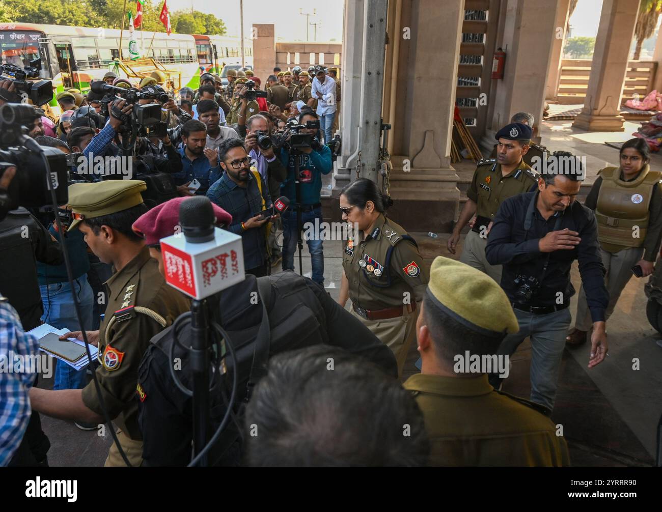 Inde. 03 décembre 2024. NOIDA, INDE - 3 DÉCEMBRE : après avoir arrêté les agriculteurs, le commissaire de police de GBN, Laxmi Singh, a atteint Dalit Prerna Sthal le 3 décembre 2024 à Noida, en Inde. (Photo de Sunil Ghosh/Hindustan Times/Sipa USA) crédit : Sipa USA/Alamy Live News Banque D'Images